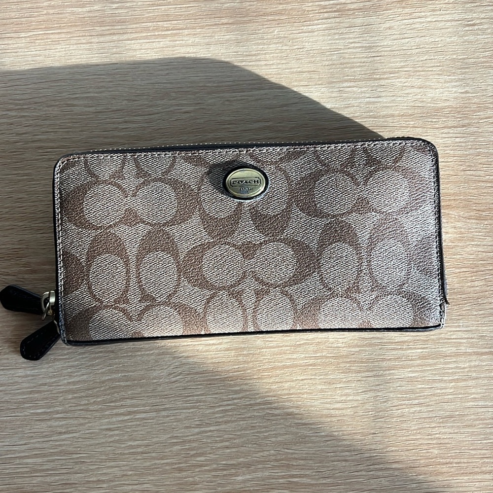 Coach Long Wallet tan and brown color per photos